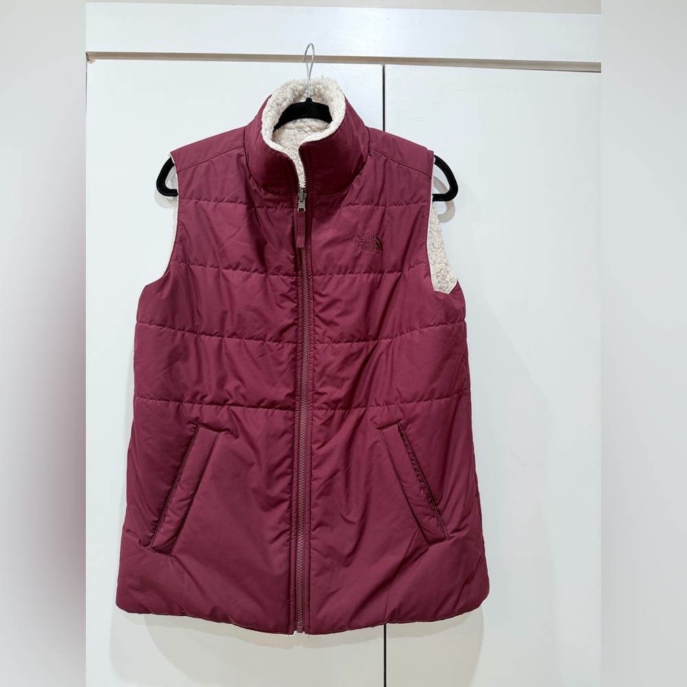 The North Face Merriewood Reversible Sherpa Fleece Vest Women's Medium Burgundy